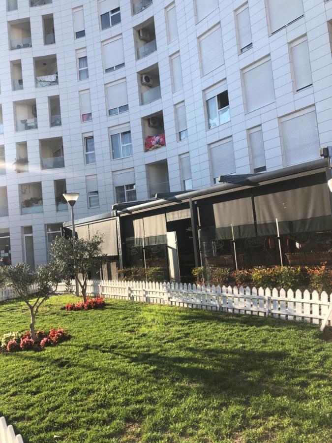 Rovena'S Apartment - Free Parking Tirana Exteriör bild