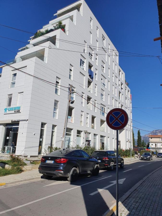 Rovena'S Apartment - Free Parking Tirana Exteriör bild