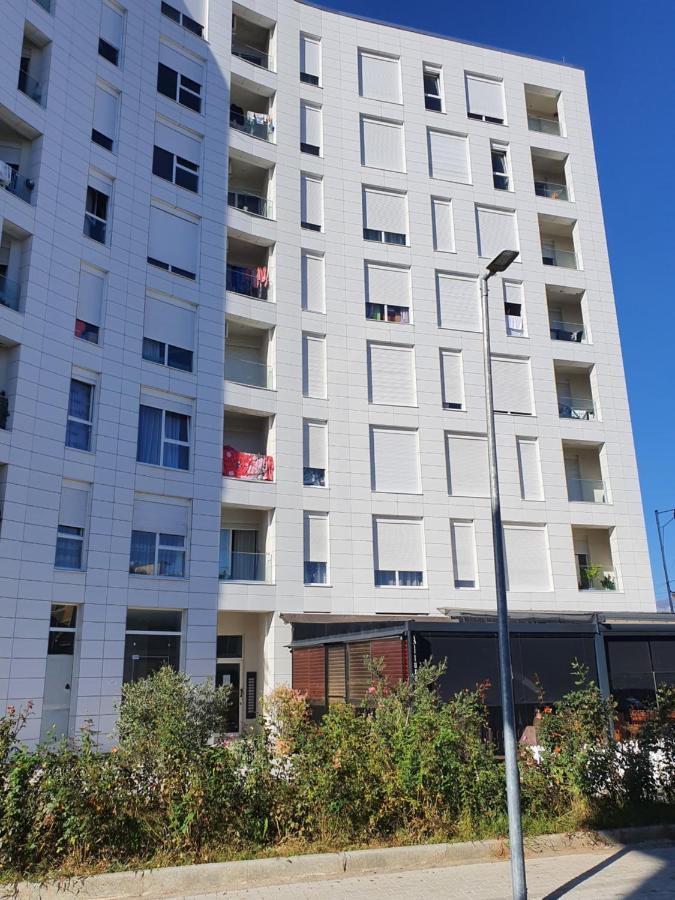 Rovena'S Apartment - Free Parking Tirana Exteriör bild